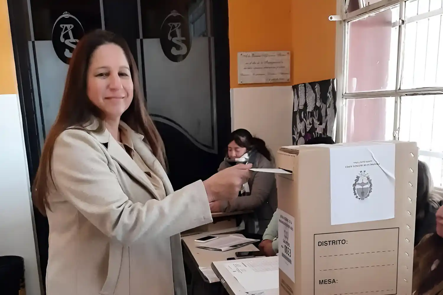 Analía Corvino votó en la mesa 33.