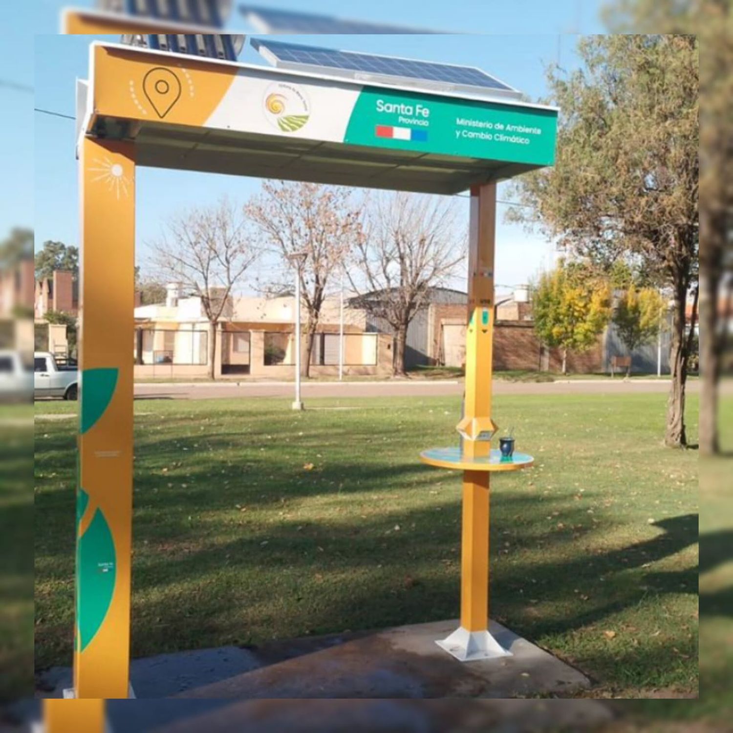 Estación solar para agua caliente, cargadores USB e iluminación