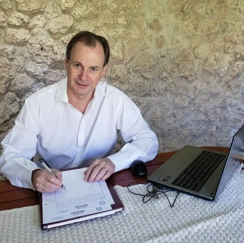 Bordet prorrogó la suspensión de los cortes de servicios