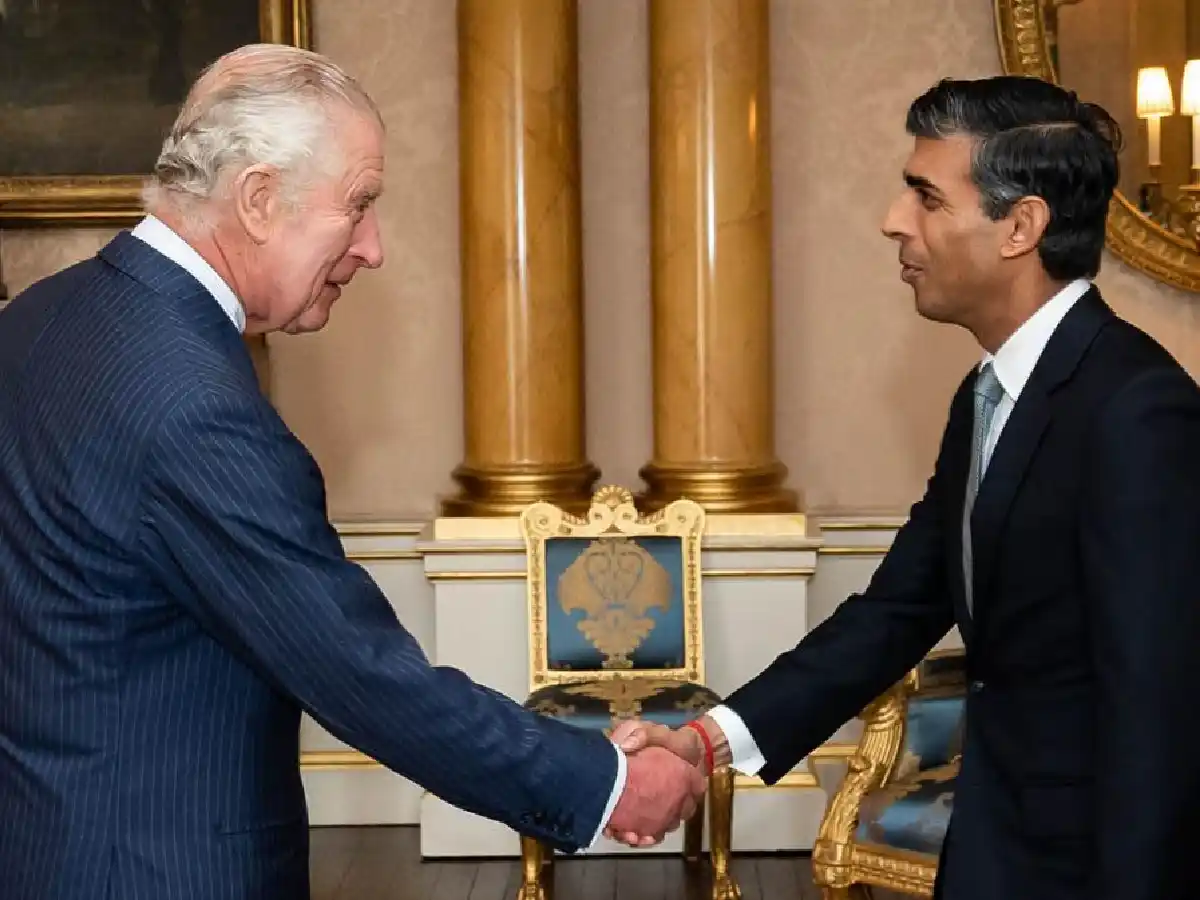 Rishi Sunak fue nombrado primer ministro británico por el rey Carlos III