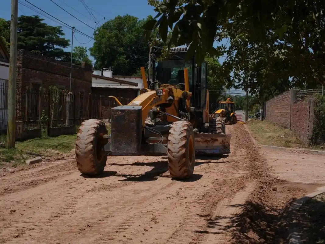 Avanzan en el asfaltado de más de 412 metros en la calle Río Uruguay