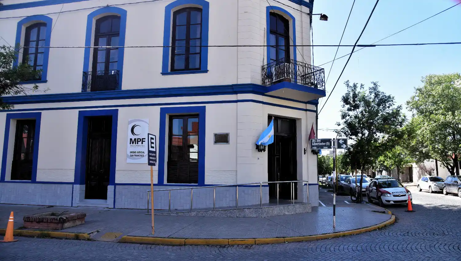 El hombre fue trasladado a la sede policial.