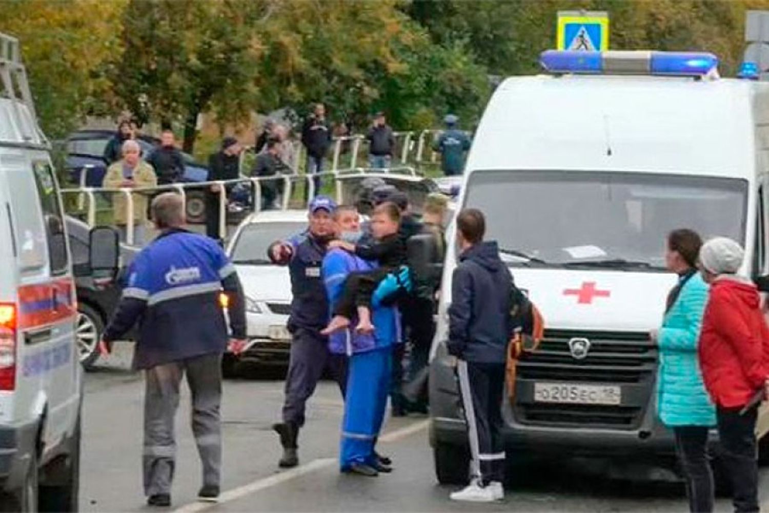 Trece muertos, entre ellos siete niños, en un ataque de arma de fuego en escuela en Rusia