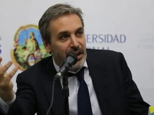 El fallo de Ramos Padilla asegura que la decisión del gobierno "es violatoria de la forma republicana de gobierno".