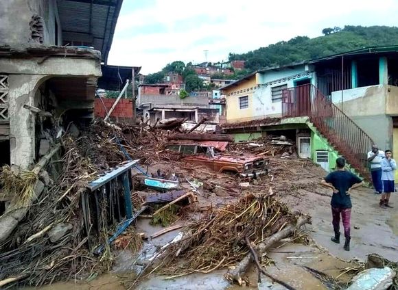 ¡TRAGEDIA EN LAS TEJERÍAS! 22 personas fallecidas y 52 desaparecidos por el deslave