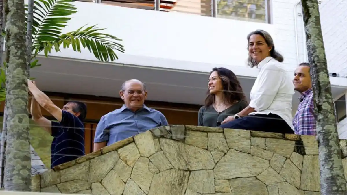 Dirigentes que salieron de la embajada argentina  están bien y anuncian que pronto contarán la historia (+Comunicado)