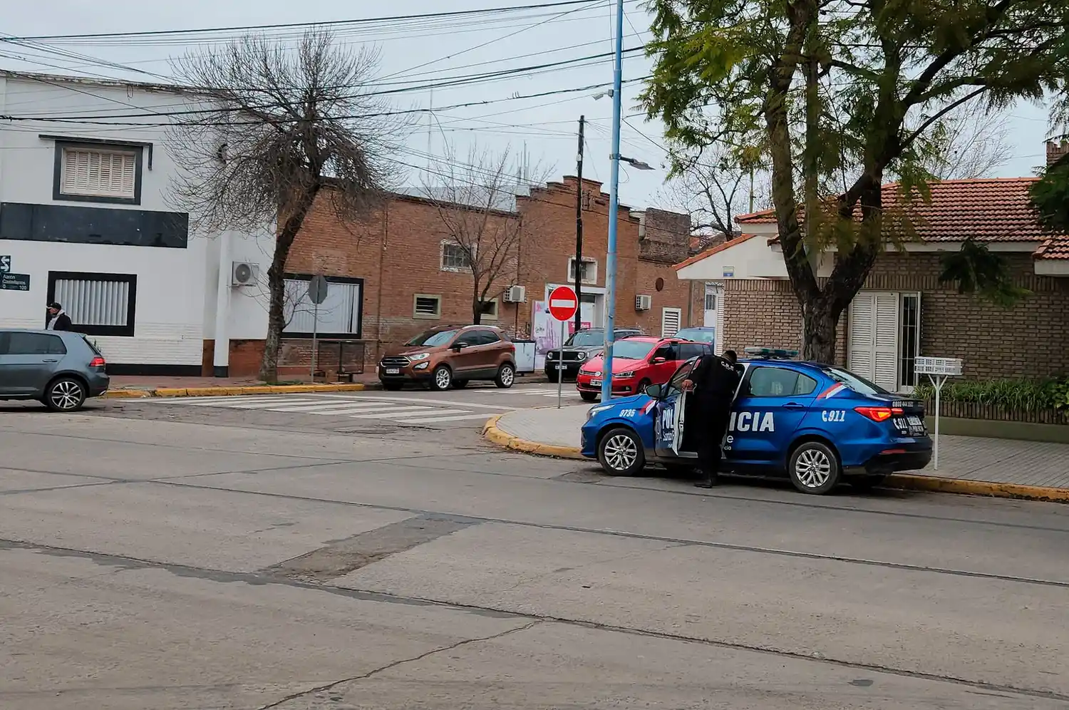 policia patrullero gur detenido robo bateria auto - 3