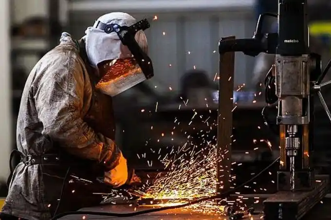 Crisis económica: La industria registró su tercera caída consecutiva