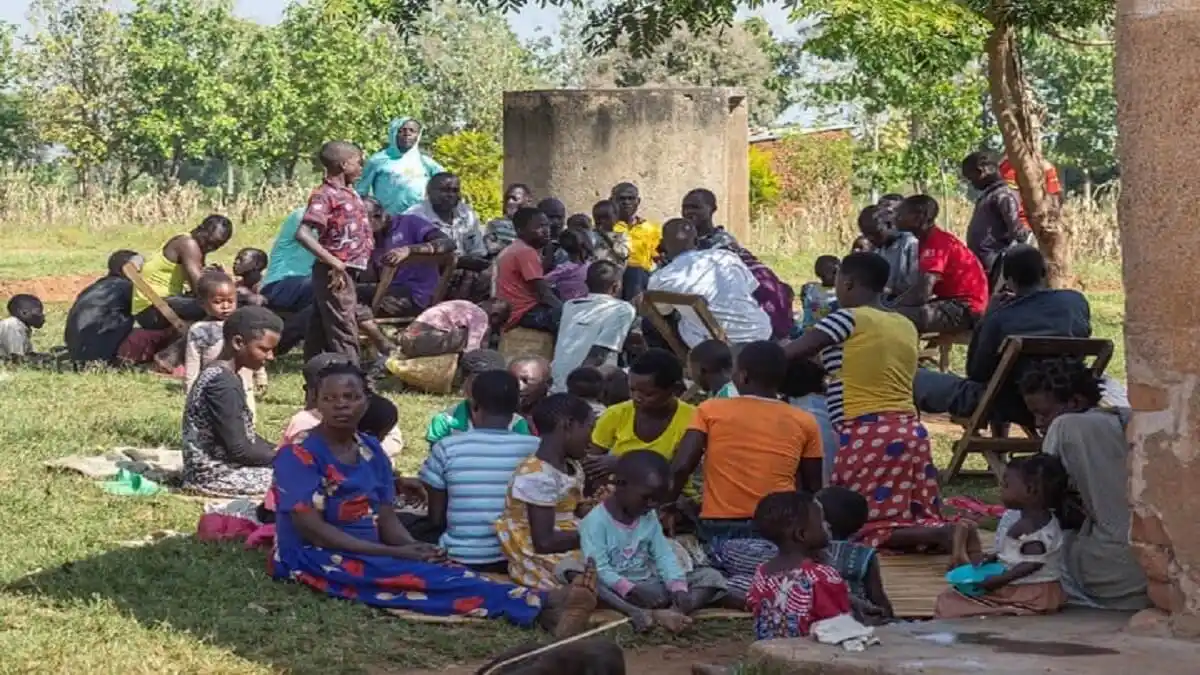 UGANDÉS CON 12 ESPOSAS y 102 hijos por fin dice que «es suficiente»