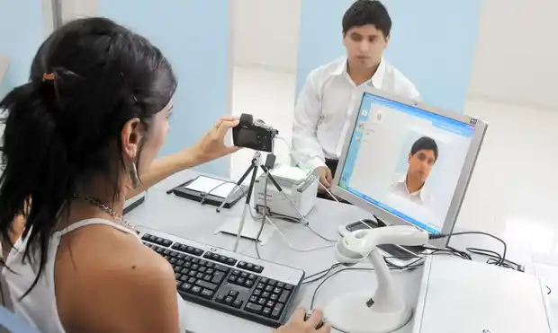 Los jóvenes de 16 y 17 años deben actualizar el DNI para poder votar