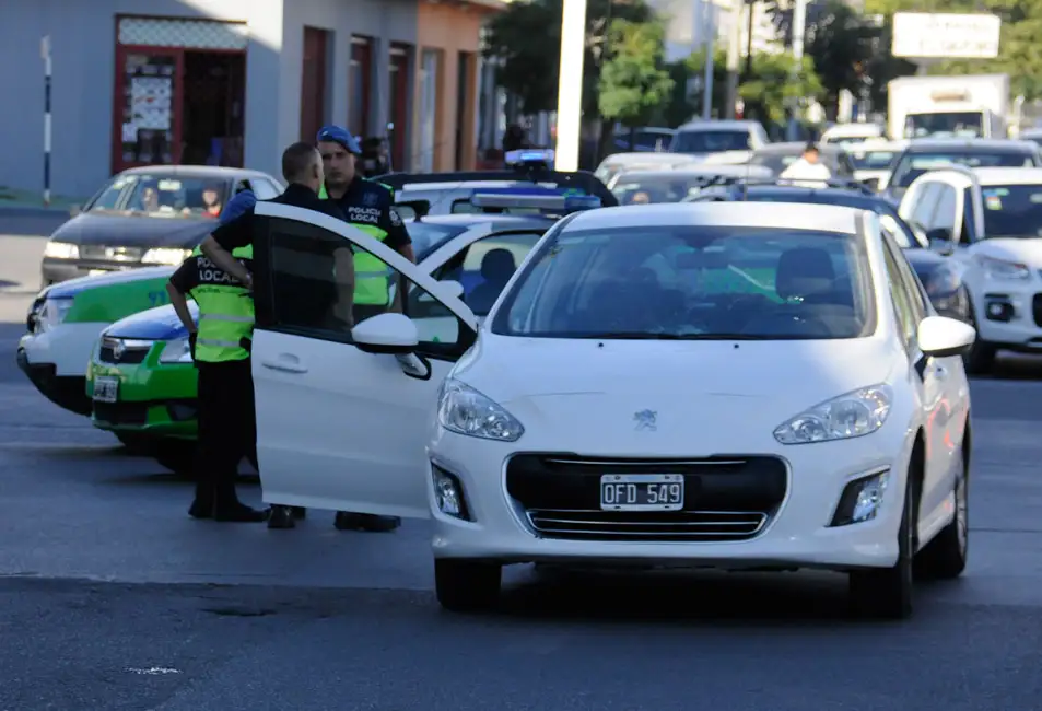 Un hombre quedó internado en terapia intensiva tras ser atropellado por un auto