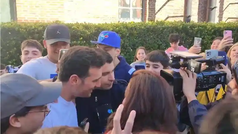 Lionel Scaloni apareció en un shopping de Rosario y generó un revuelo entre los fanáticos: “¡No puede ser!”
