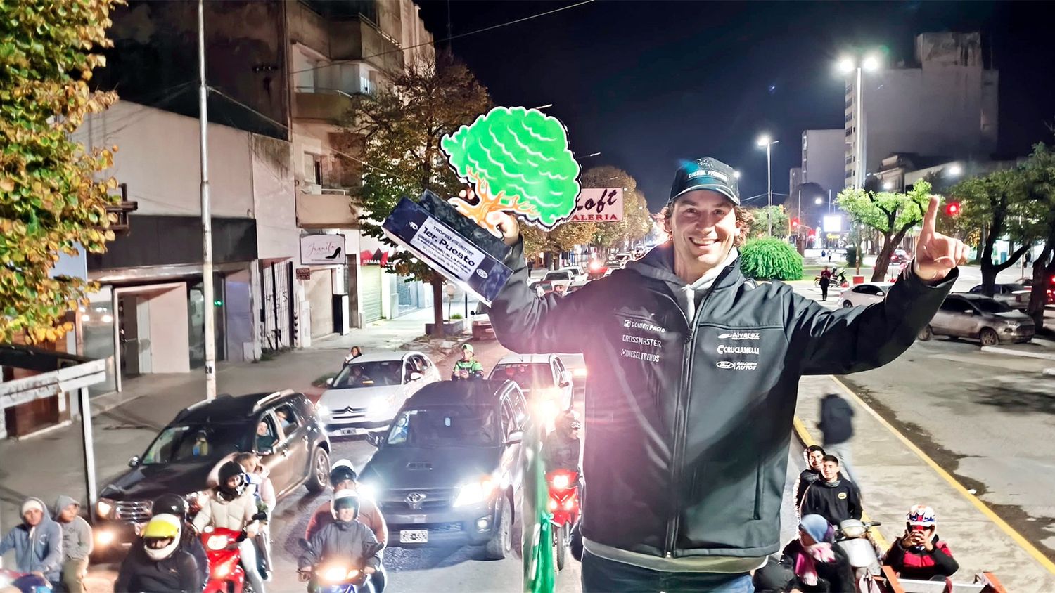 Gran recibimiento. Las arterias necochenses colmadas para recibir a Juan Bautista