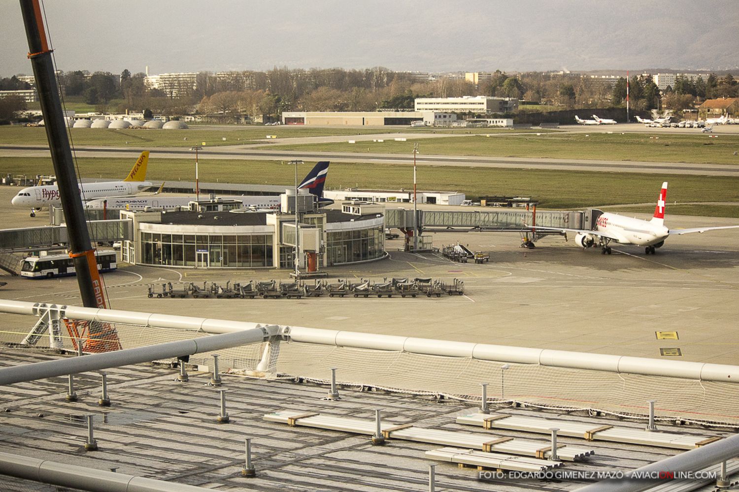 Suiza rompe neutralidad histórica, prohíbe aviones rusos y adopta sanciones en línea con la Unión Europea