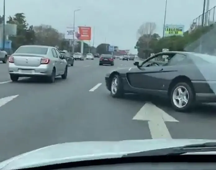 Video: perdió el control de una Ferrari y casi causa un accidente en plena avenida