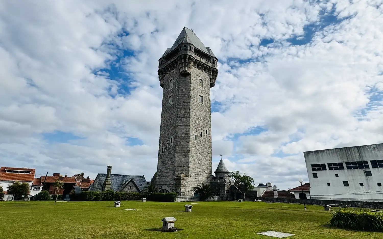 La Torre Tanque fue construida a partir de un proyecto original del arquitecto Cornelio Lange y declarada Monumento Histórico Nacional en diciembre de 2013.