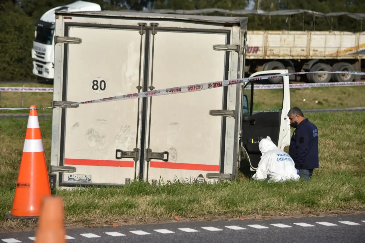 San Pedro: Hallaron un camión sobre la ruta con su chofer sin vida