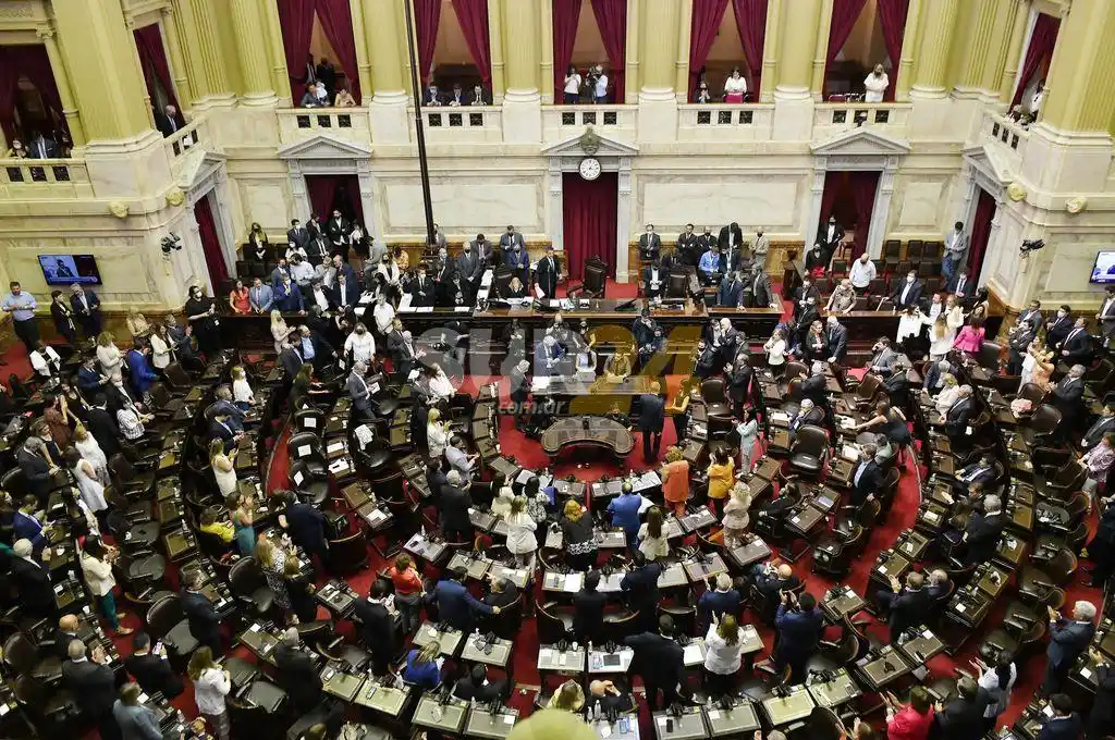 Juraron los 127 diputados electos y Massa fue reelecto como presidente