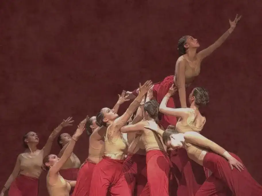 Integrantes del Ballet Municipal de Danzas Académicas.