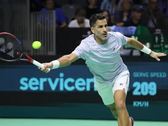 “Machi” sale a la cancha en Santiago junto a Molteni.