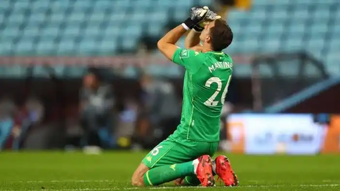 Debut, penal atajado y triunfo para Emiliano Martínez: �SEs algo maravilloso⬝