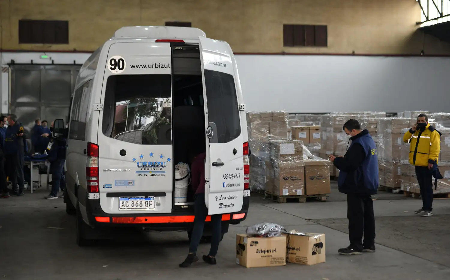 En plena veda electoral, comenzó el operativo de distribución de urnas.