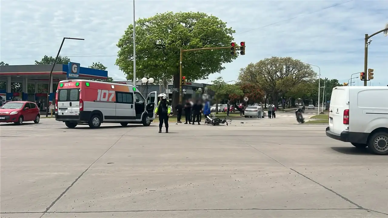 Accidente de tránsito bv roca y av ángela de la casa - 7