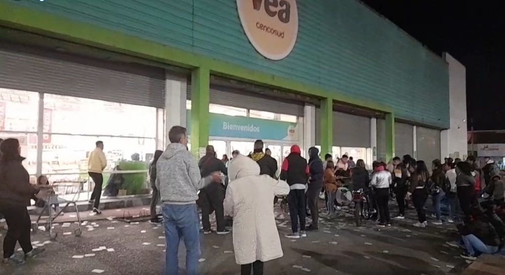 Despedidos de Vea sostienen la protesta y planificaron acciones para toda la semana