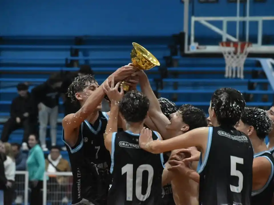 La Crema se quedó con el título del Apertura en U15. Foto: Prensa AR
