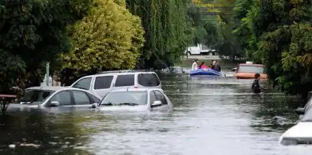 Temporal en La Plata: A 7 meses, vecinos convocan a un "piletazo"