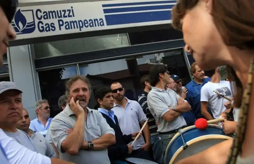 Empleados de Camuzzi realizan paro por 48 horas