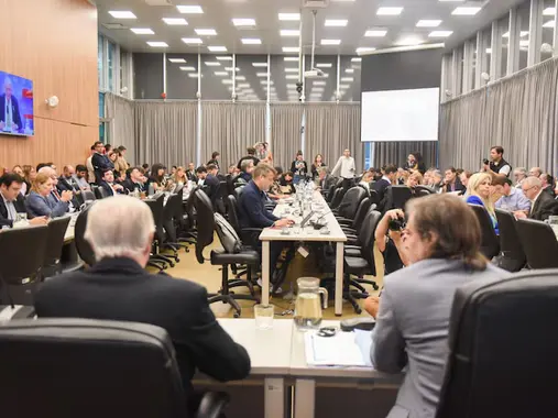 El Gobierno consiguió un dictamen en mayoría en Diputados para el Presupuesto 2026