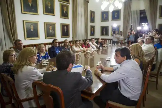 El gobierno ofreció un 15 por ciento en
tres tramos y los gremios lo rechazaron
