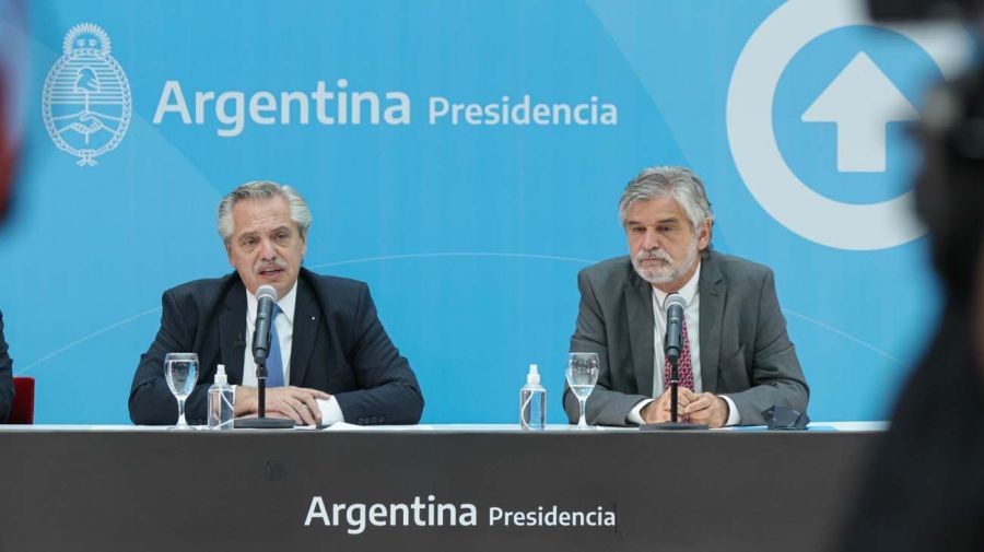 Alberto Fernández recorre el Centro Espacial Punta Indio