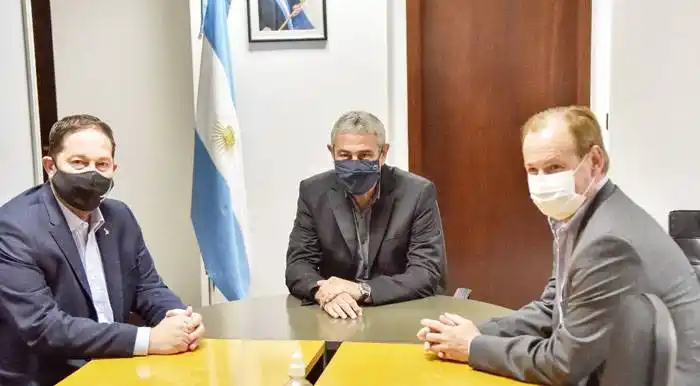 Bordet avanzó con el ministro  Ferraresi en nuevos planes  de viviendas para Entre Ríos