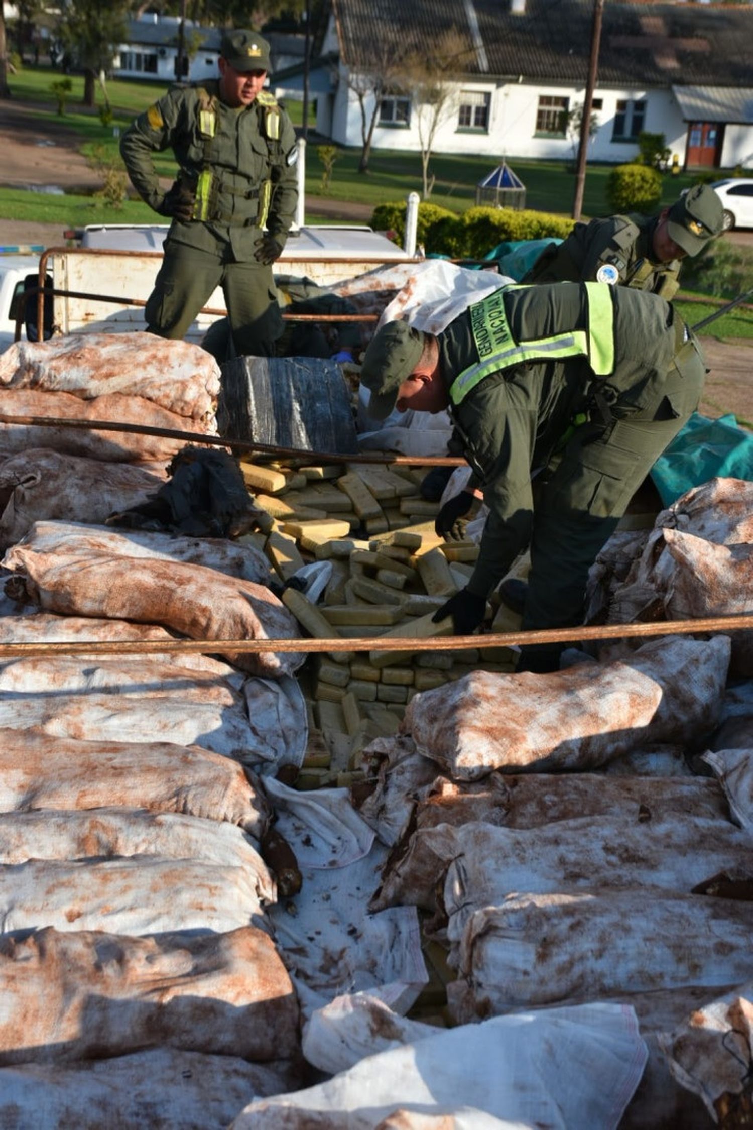 Un semirremolque pretendía ingresar a Entre Ríos con más de seis toneladas de marihuana