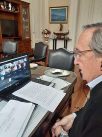 Lunghi insistió con la sectorización y dijo que "no nos pueden gobernar a 350 kilómetros"