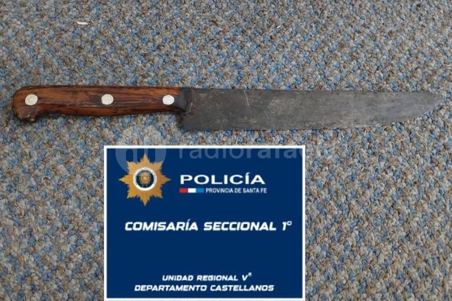 Con un cuchillo, amenazó a la empleada de un comercio para robarle plata y cigarrillos