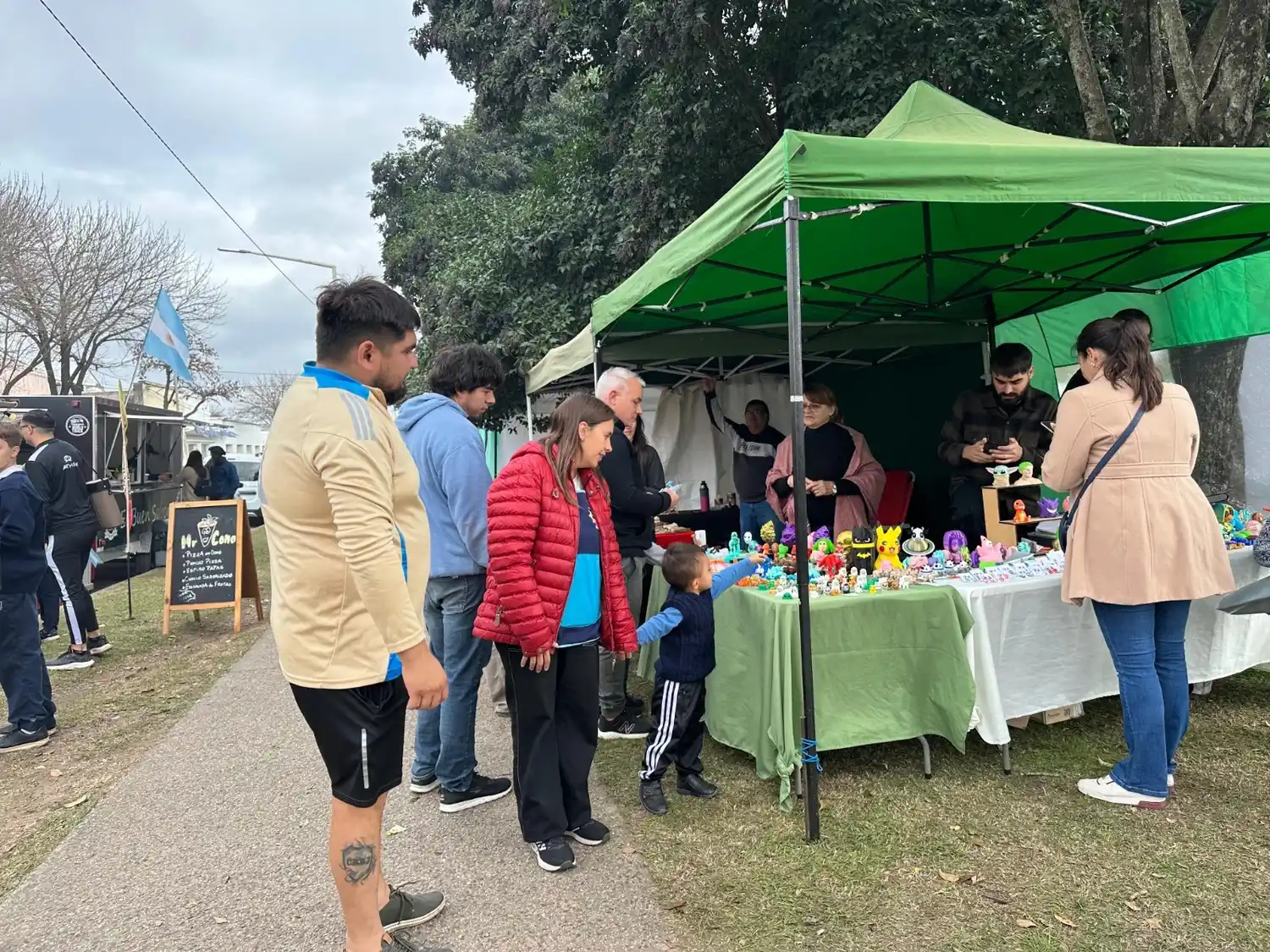 La actividad incluyó Paseo de Artesanos y Patio de Comidas. Foto: MVT
