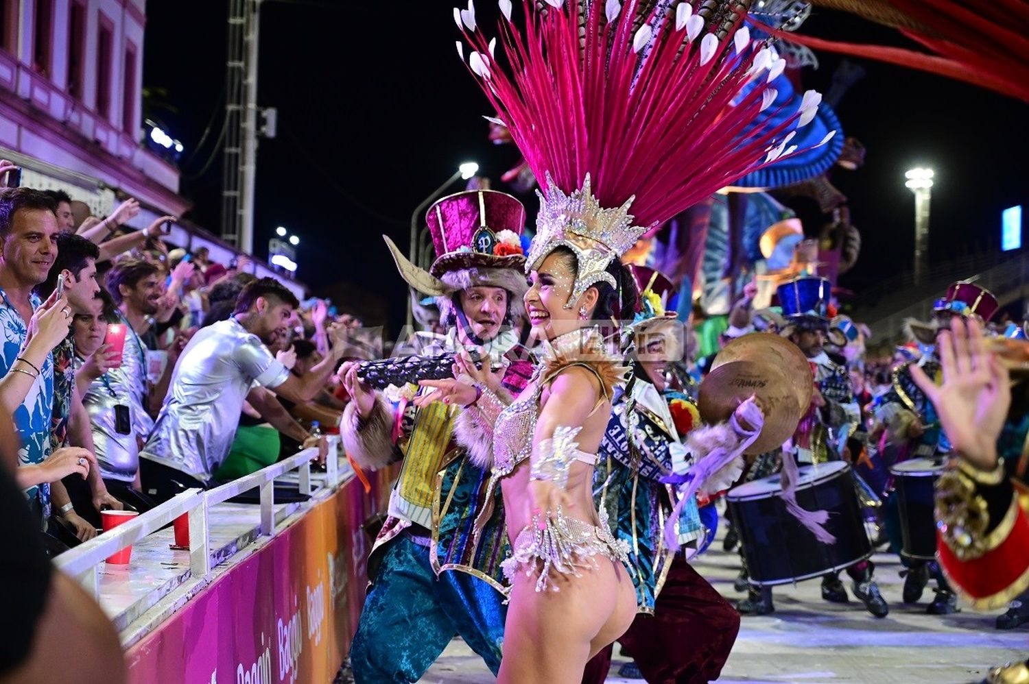 El Carnaval del País empezó febrero con todo, el mes más esperado de la temporada
