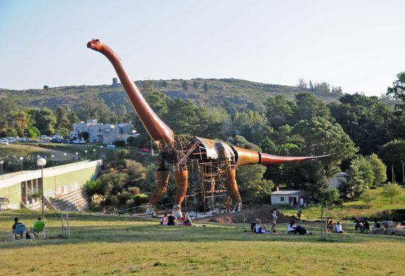 ¿Cómo vienen las obras del Hito, el mástil y el dinosaurio?