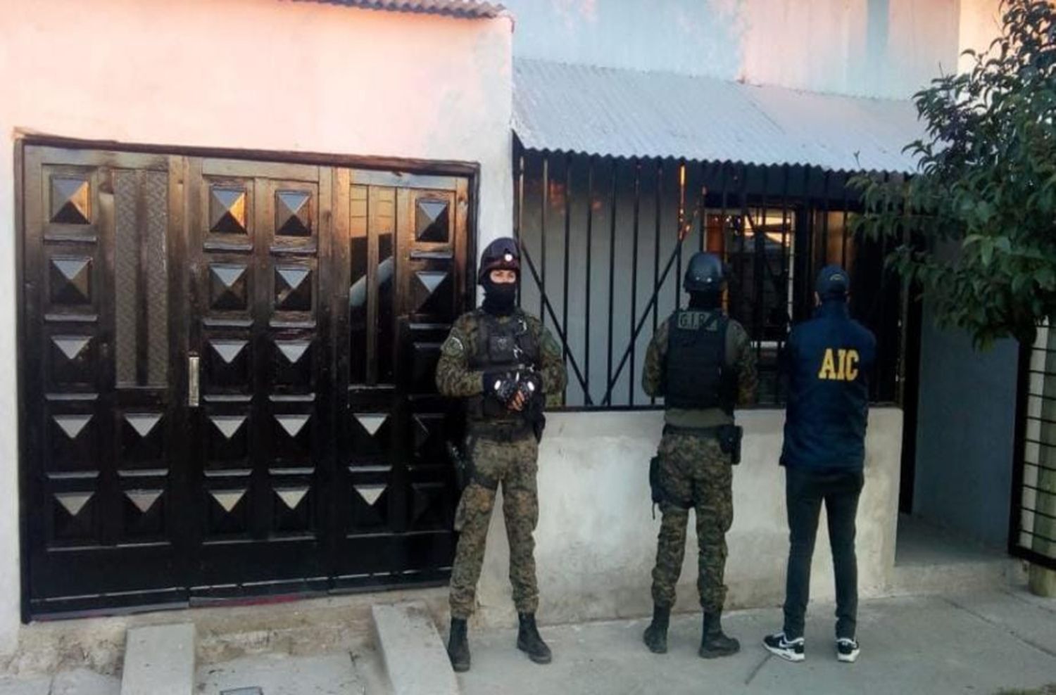 Detuvieron a un joven apodado «Tiro loco» por balaceras que perpetraba durante salidas transitorias