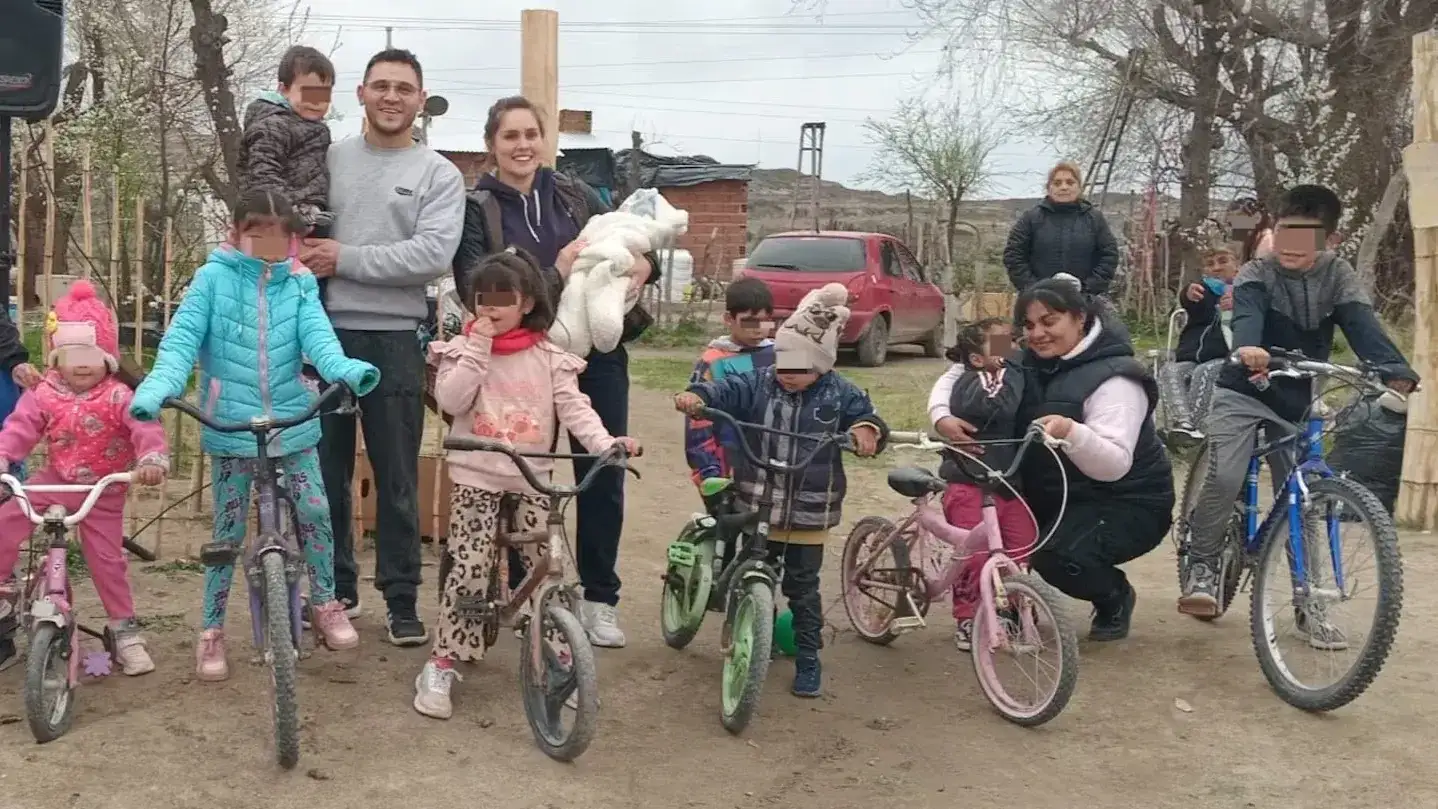 En Río Negro, 900 familias recibieron una bicicleta gracias a este proyecto. (Foto: Instagram @robandosonrisasargentina).
