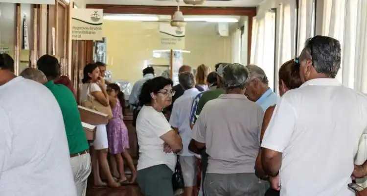 Quejas por el aumento de tasas tras los brindis y despedidas