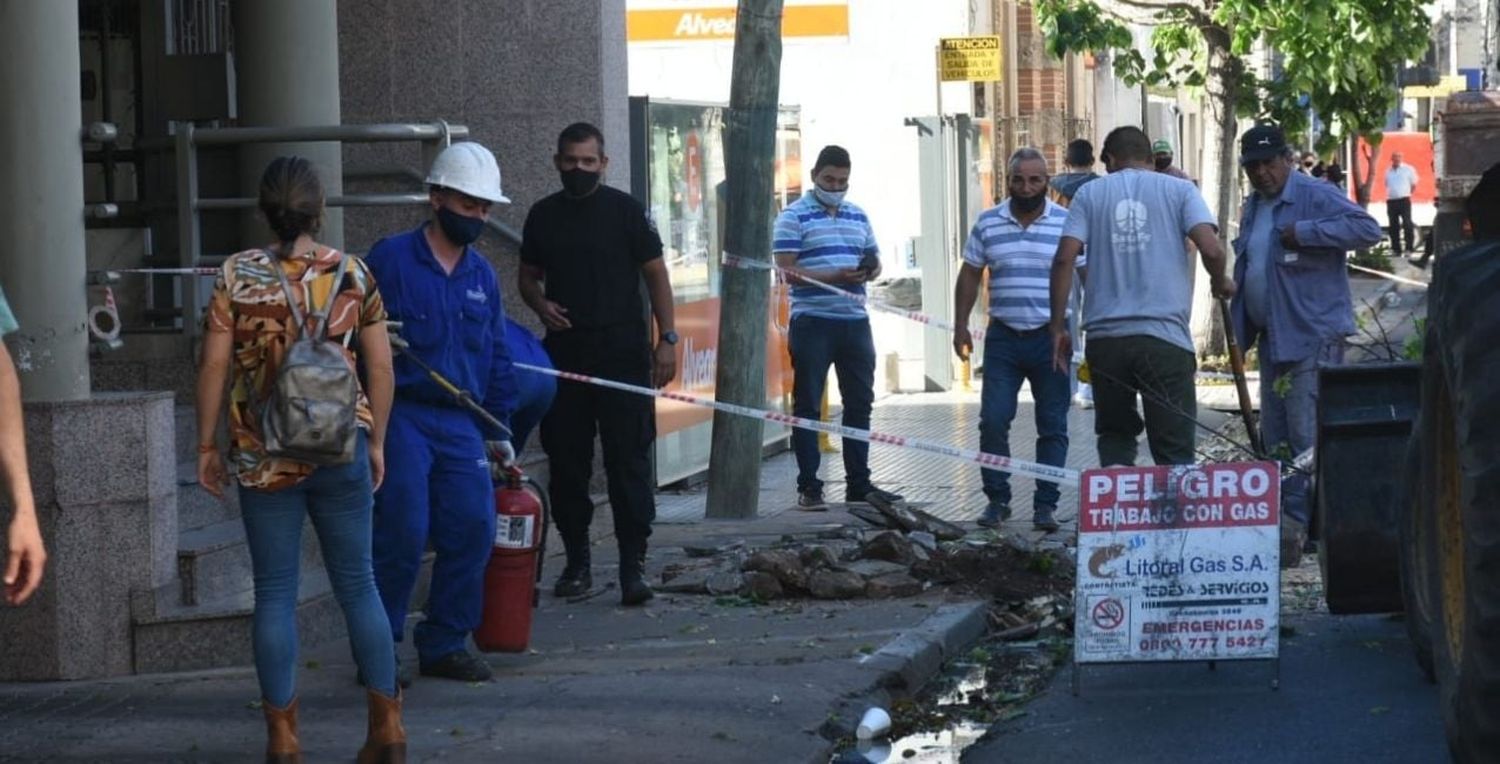 Escape de gas por rotura de caño en 1 de Mayo al 2200