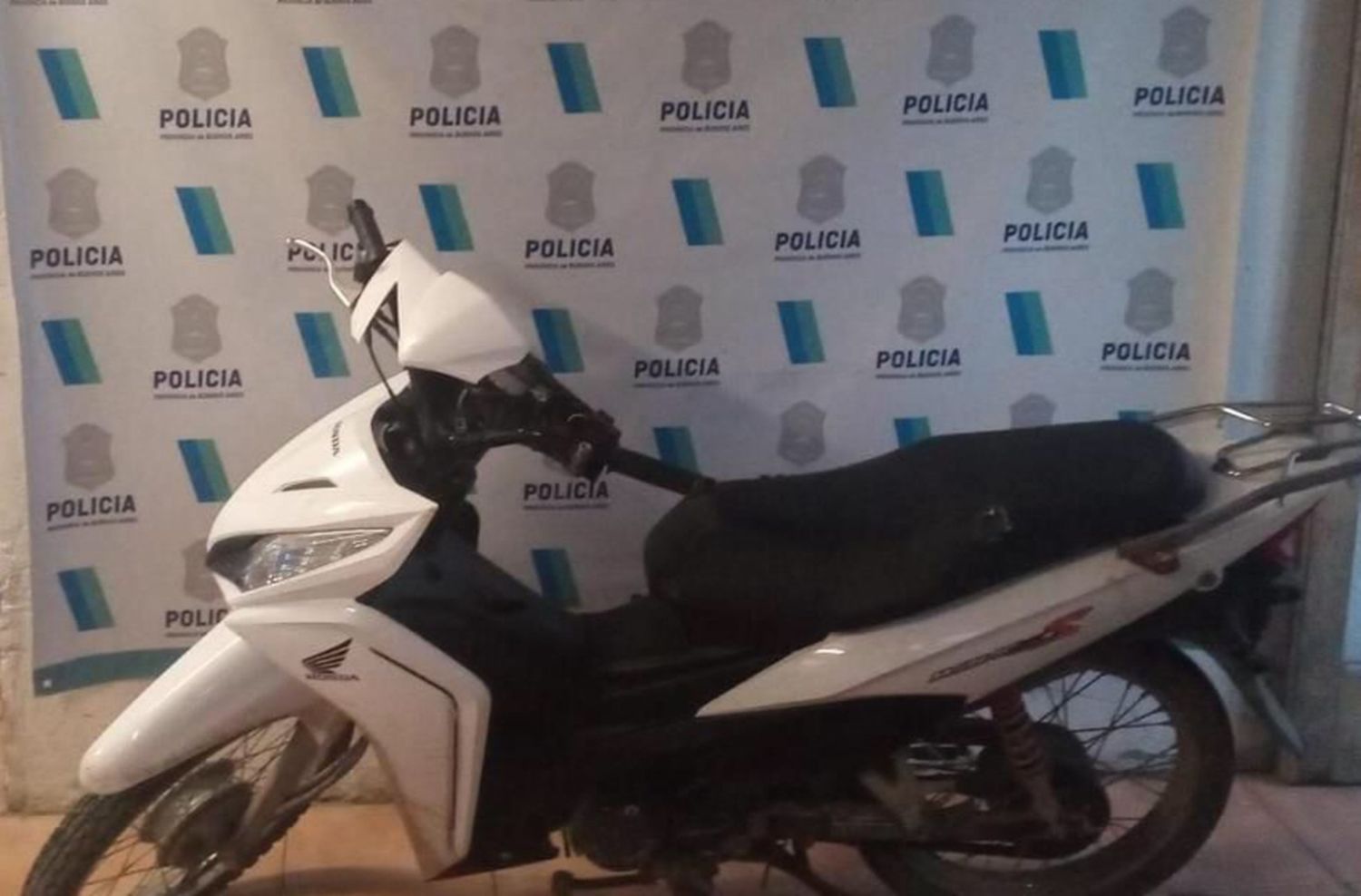 Detenido por maniobras imprudentes en una moto robada