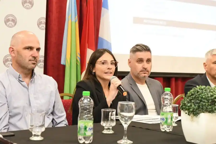 Celina Sasia, tesorera de la entidad, presentó los estados contables correspondientes al Balance del Ejercicio