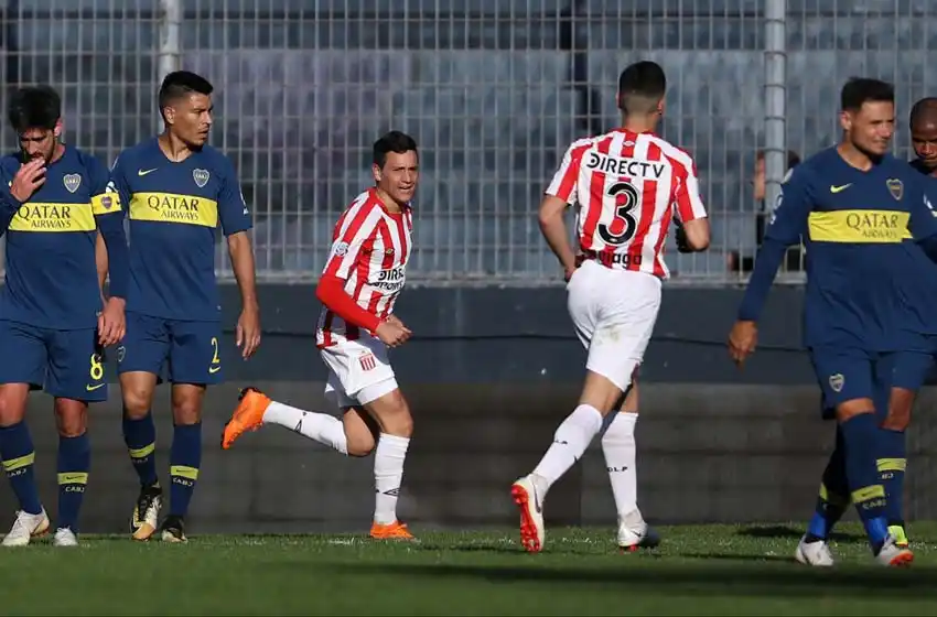 Estudiantes sorprendió y derrotó a Boca, que perdió la punta tras 617 días