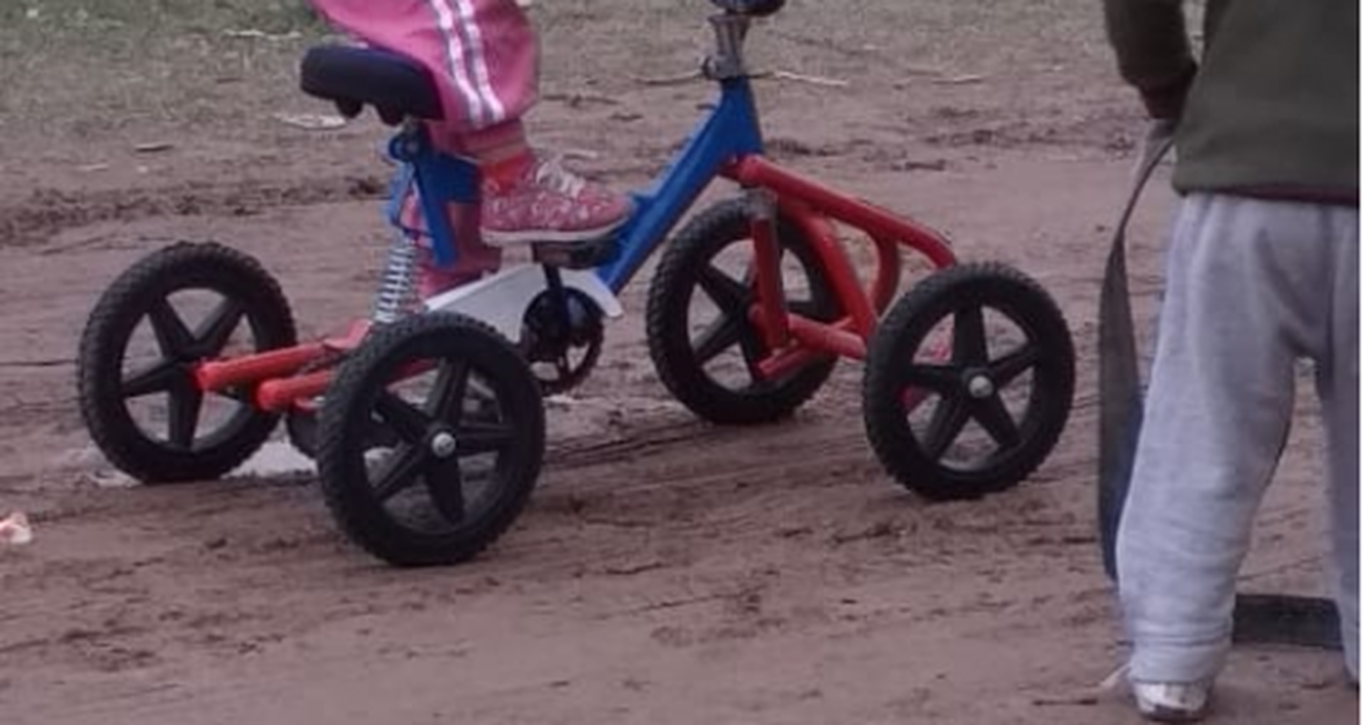 Le robaron el “cuatri” a una niña