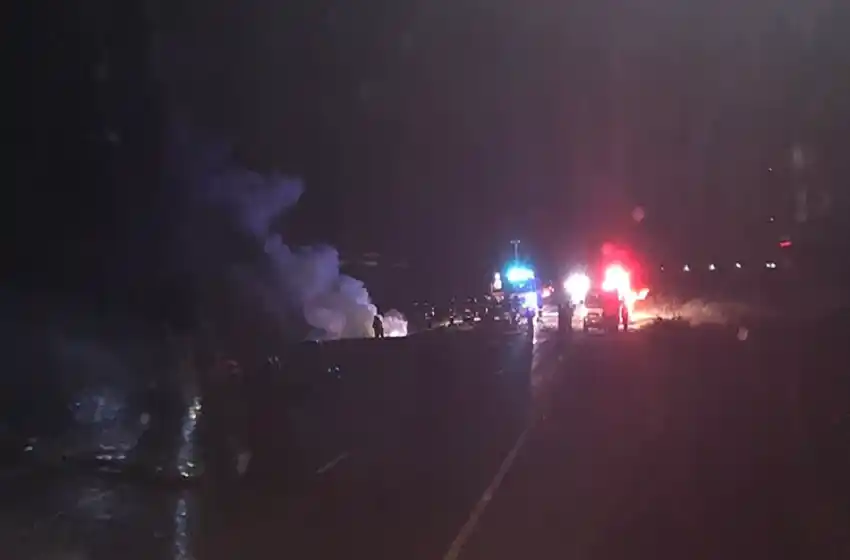 Choque fatal: ocho muertos tras la colisión de dos autos en Carmen de Areco